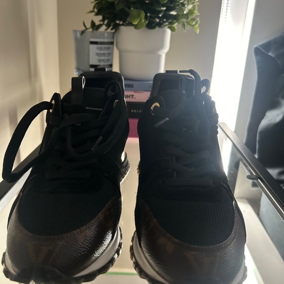 womens louis vuitton sneakers - Picture 4 of 4